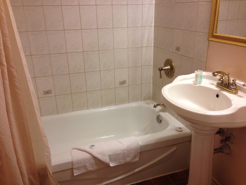 Traveller'S Inn Dawson Creek Oda fotoğraf