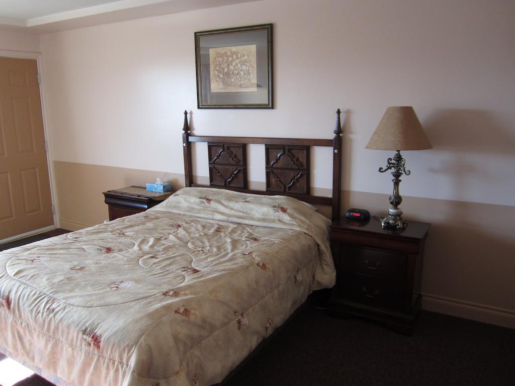 Traveller'S Inn Dawson Creek Oda fotoğraf